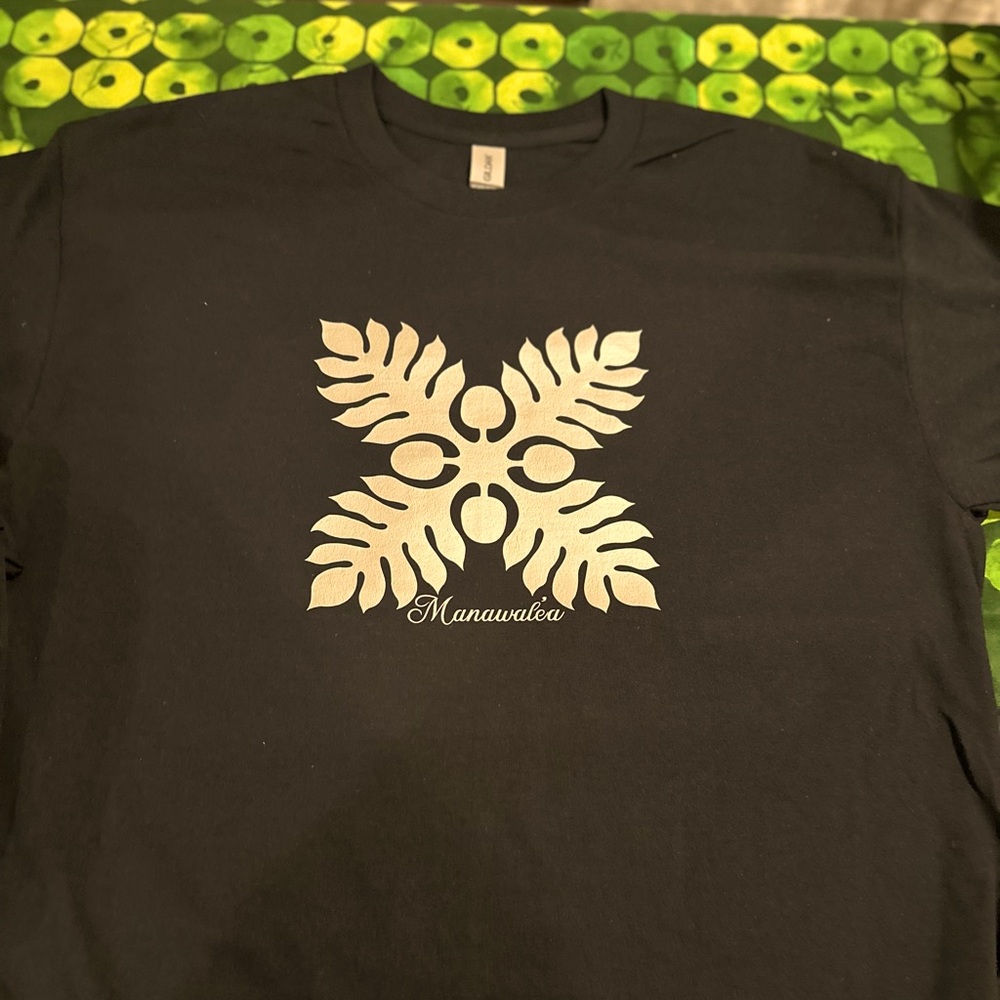 Brand new Hawaiian quilt T-shirts